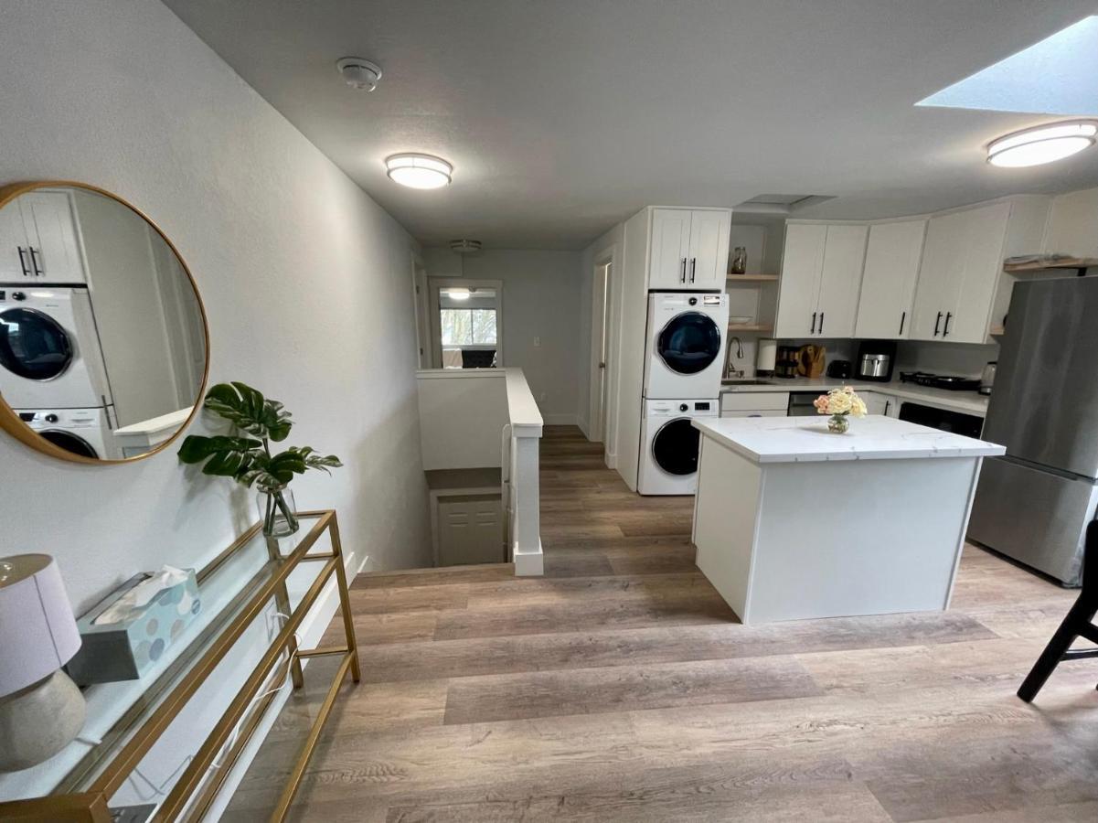 Tacoma 2 Bedrooms 1 Baths Sleep 5 With Compact Kitchen Exterior photo