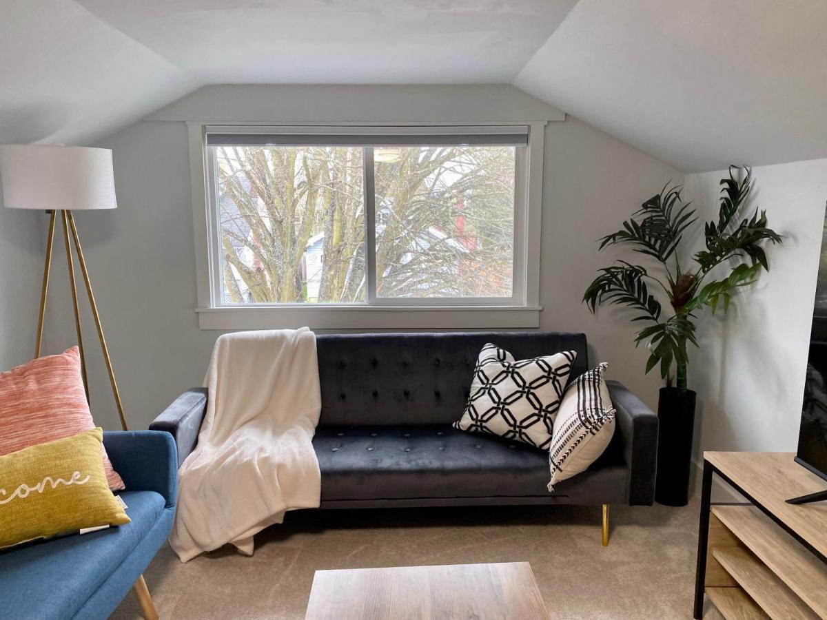 Tacoma 2 Bedrooms 1 Baths Sleep 5 With Compact Kitchen Exterior photo