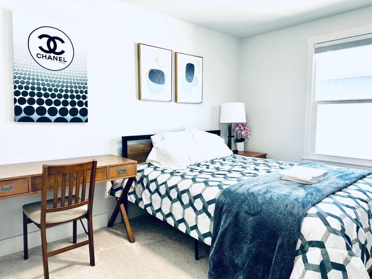 Tacoma 2 Bedrooms 1 Baths Sleep 5 With Compact Kitchen Exterior photo